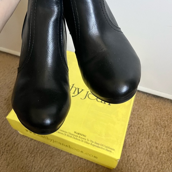 Cathy Jean Boots - Picture 4 of 4